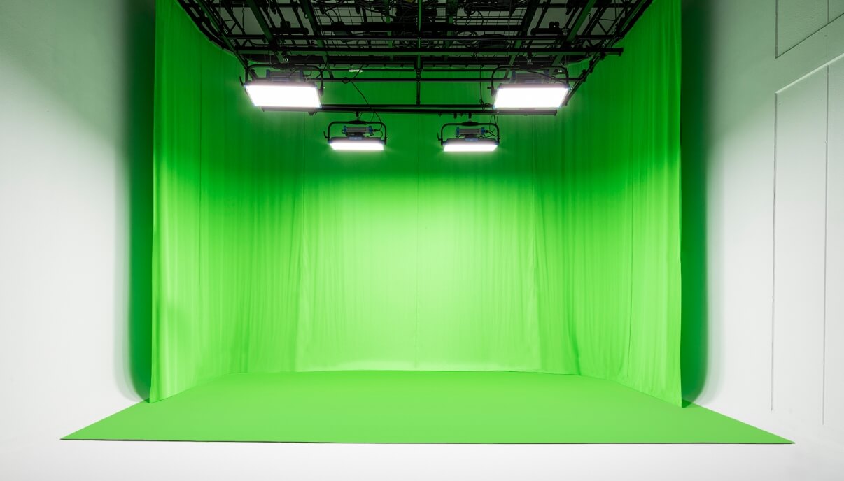 東京・京都の自社スタジオによるアパレル商品撮影体制