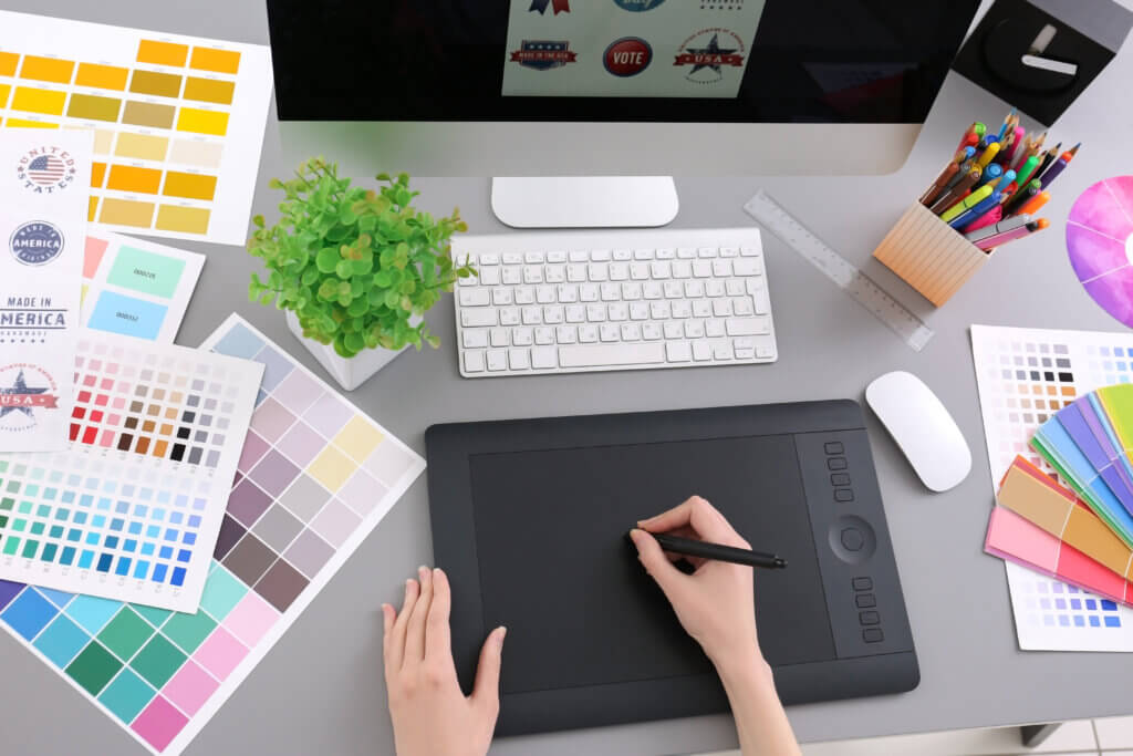 デザインしている様子