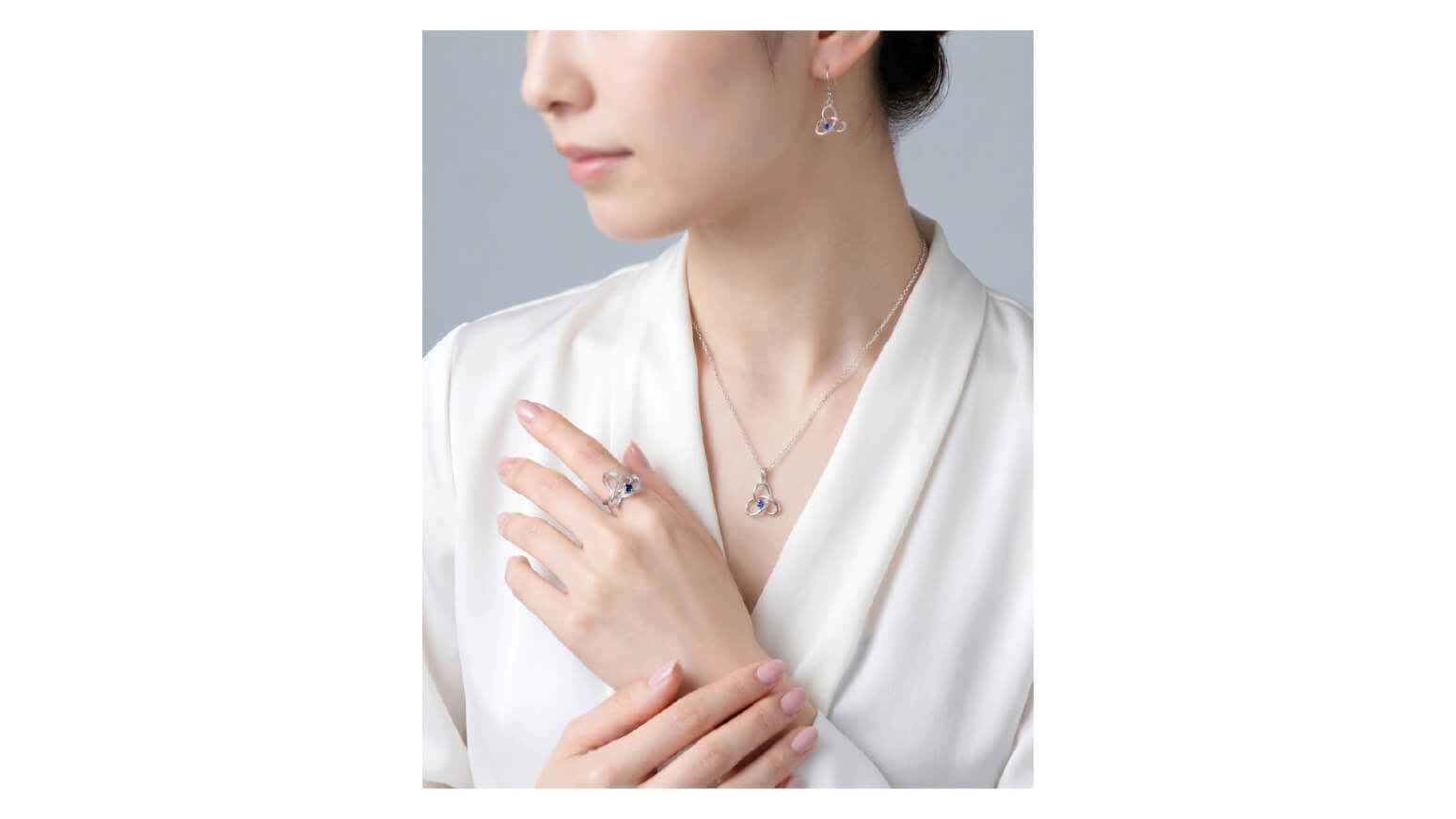 【AIモデル生成】AIモデルのアクセサリー合成画像制作_エインズレイ株式会社様
