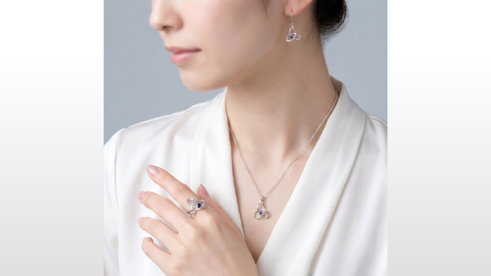 【AIモデル生成】AIモデルのアクセサリー合成画像制作_エインズレイ株式会社様